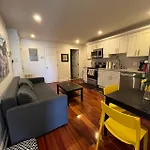 Modern Cozy Unit Near Geno\'S & Pat\'S