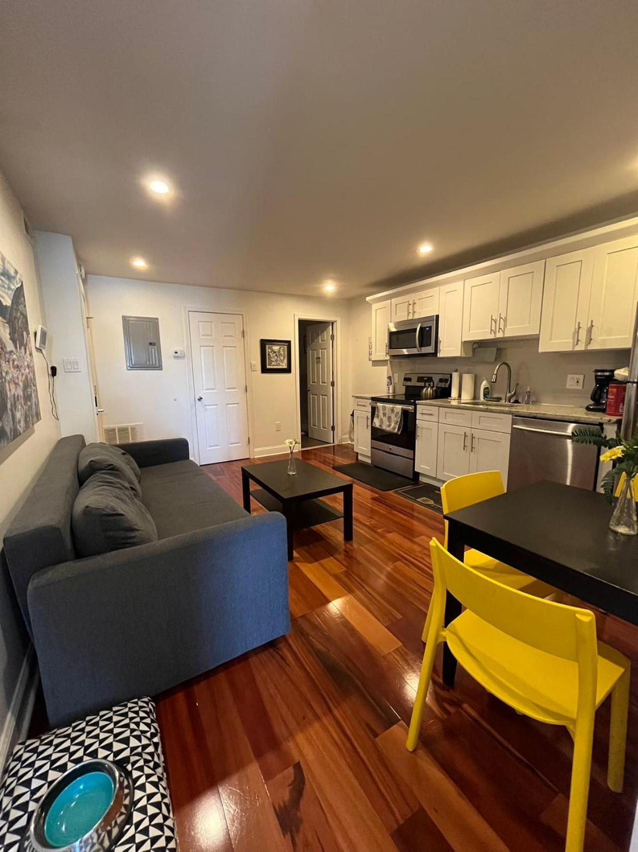 Modern Cozy Unit Near Geno's & Pat's *